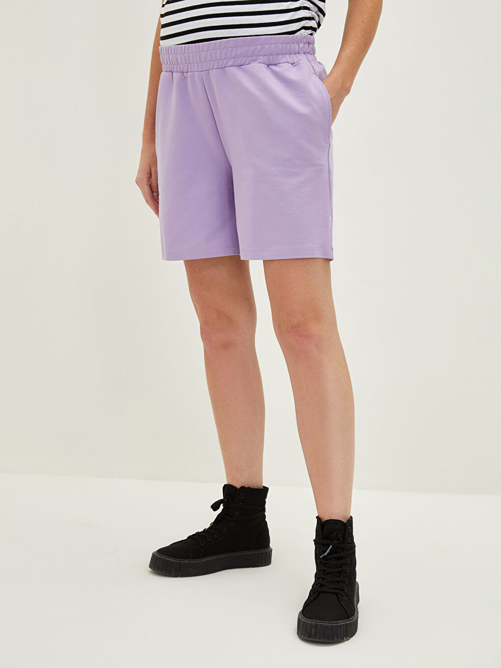 Elastic Waist Straight Pocket Detailed Maternity Shorts-3