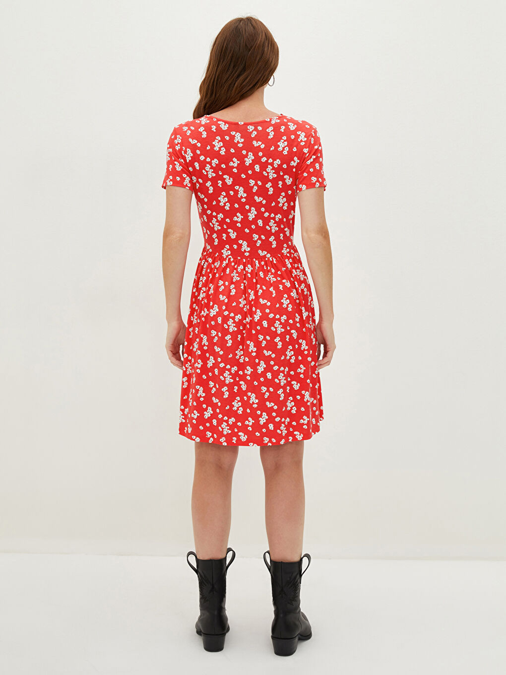 Kırmızı V Yaka Çiçekli Kısa Kollu Viskon Kadın Elbise-4