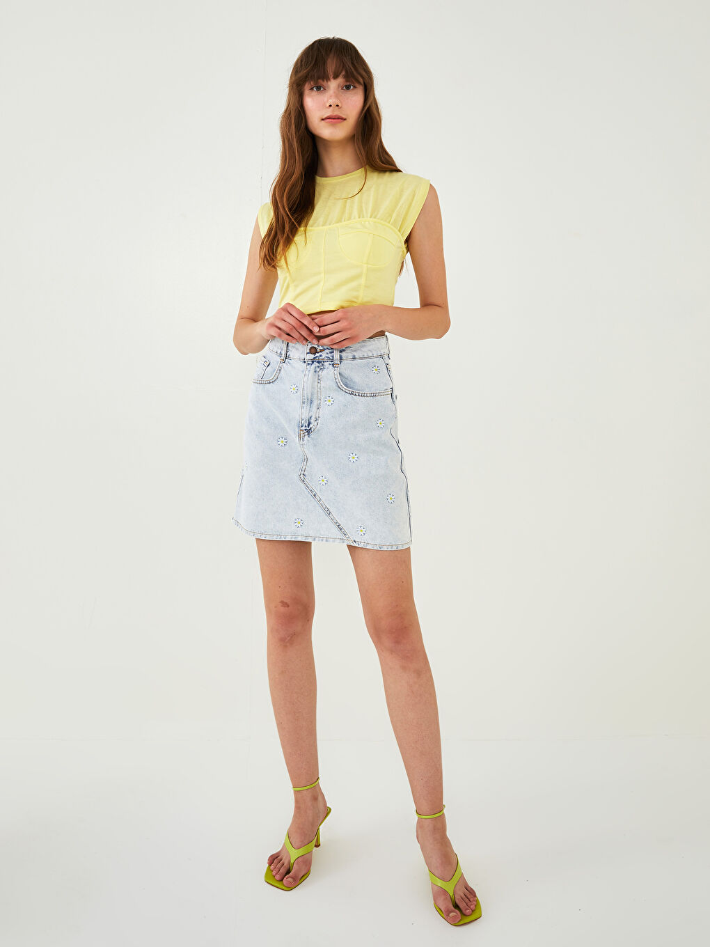 Mavi Cepli Papatya Nakışlı Kadın Jean Etek-2