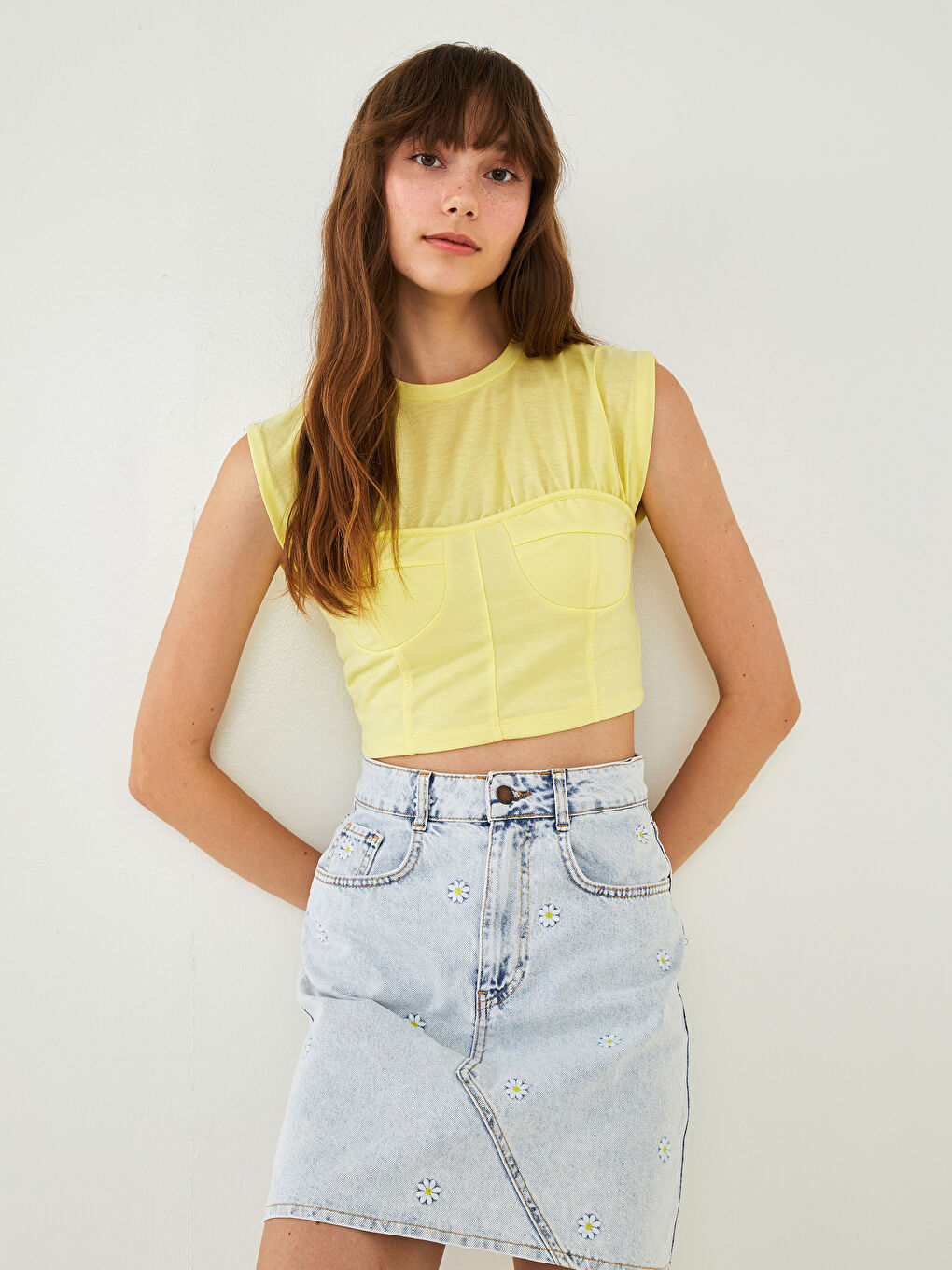 Mavi Cepli Papatya Nakışlı Kadın Jean Etek