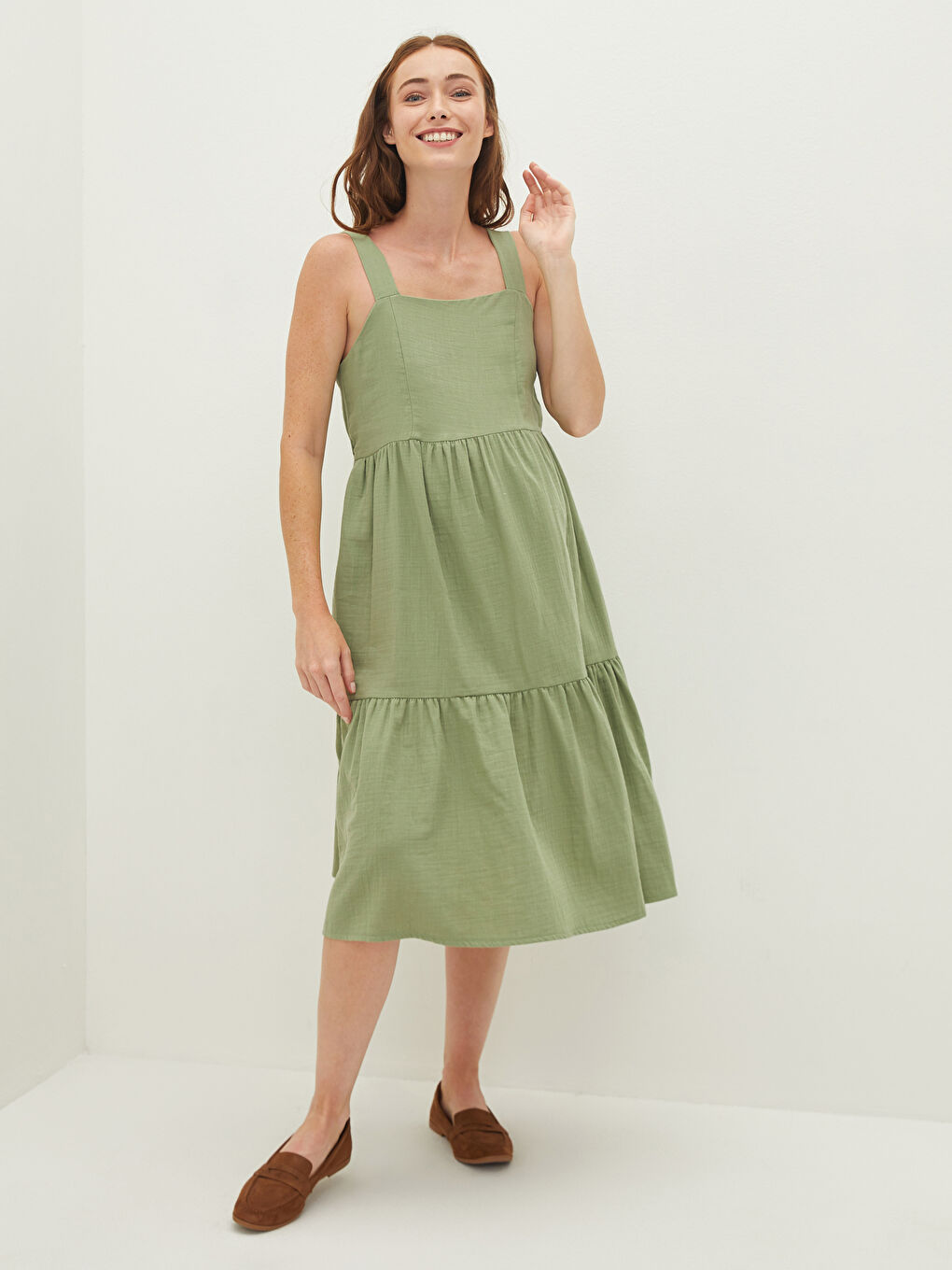 Rochie gravide simplă din poplin cu bretele și guler în formă de U-1