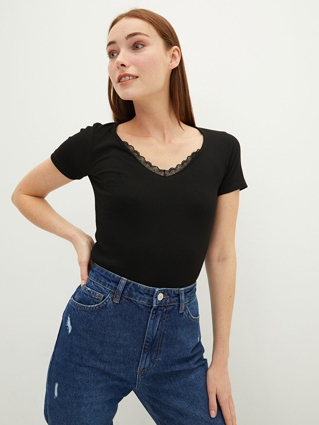 Siyah V Yaka Düz Kısa Kollu Kadın Bluz