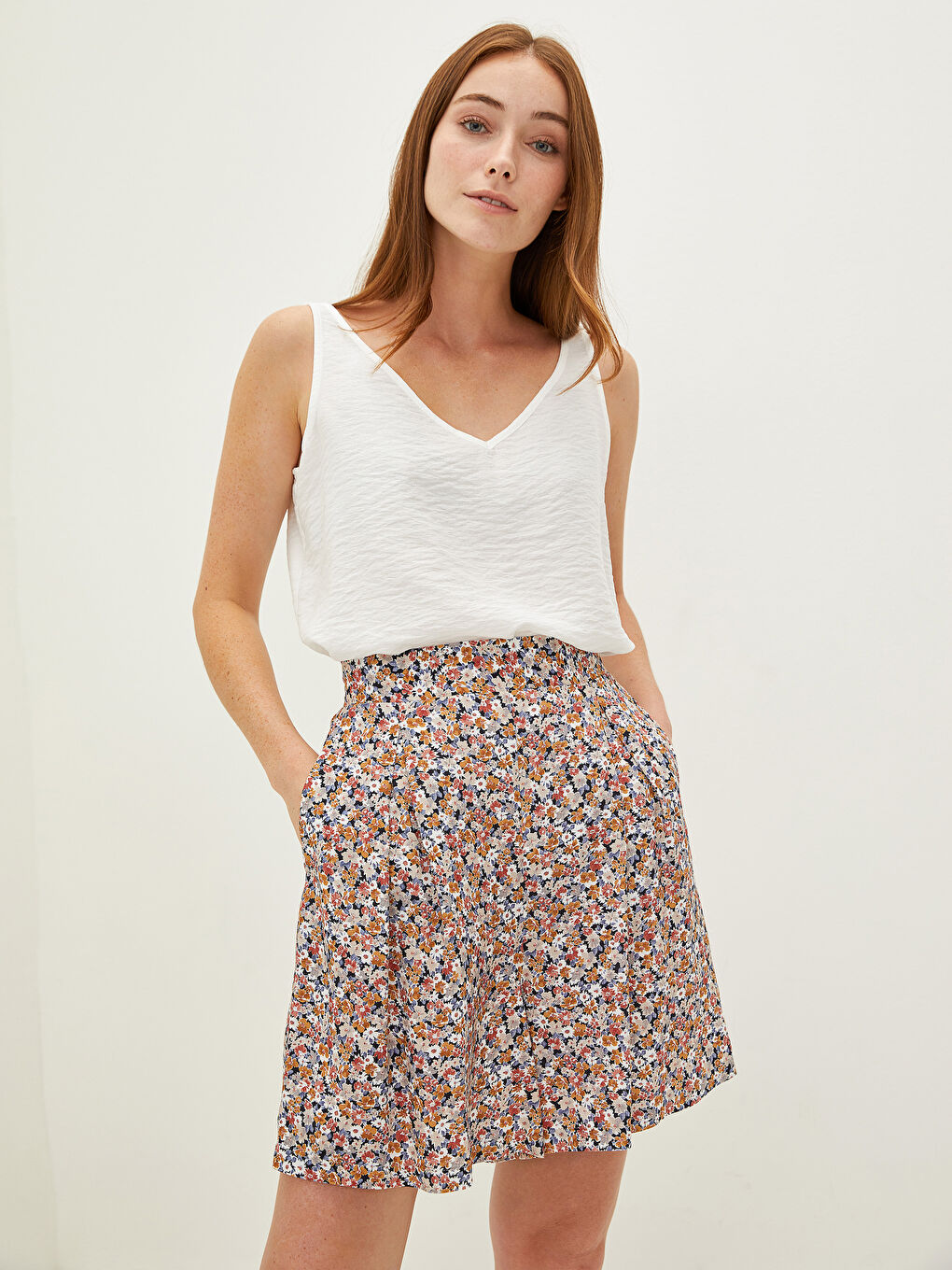 Šorts od viskoze sa cvetnim uzorkom, širokog kroja i elastičnim strukom za žene