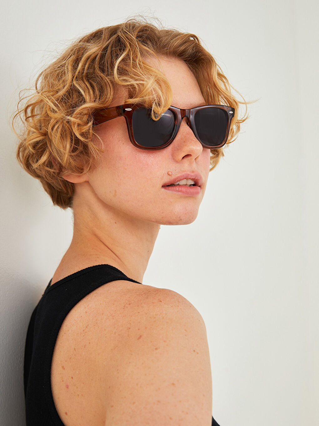 Kahverengi Köşeli Kadın Güneş Gözlüğü-1