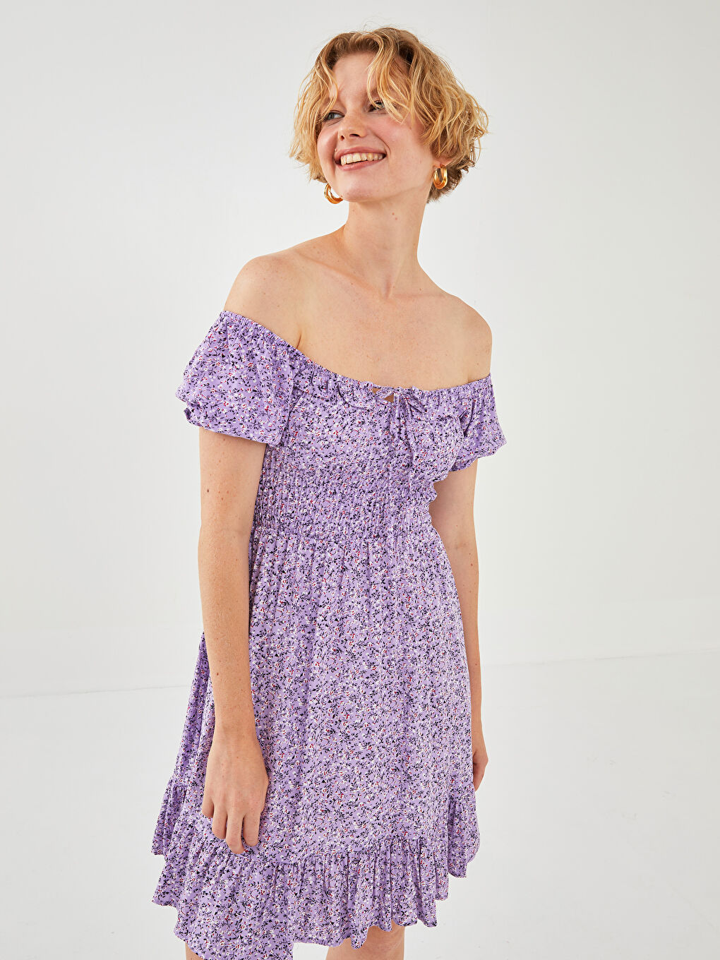 فستان نسائي فيسكوز بأكمام قصيرة ونقشة زهور وياقة واسعة-2