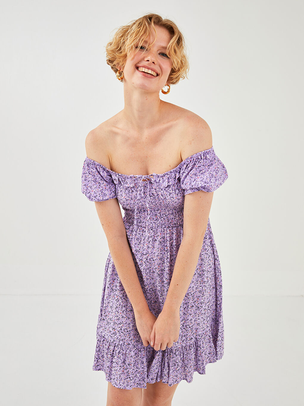 فستان نسائي فيسكوز بأكمام قصيرة ونقشة زهور وياقة واسعة