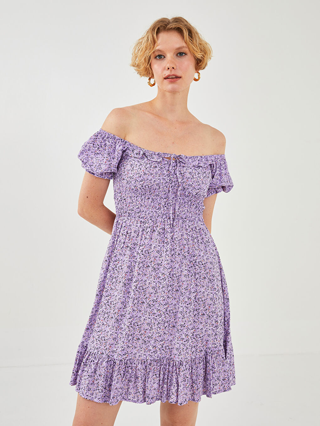 فستان نسائي فيسكوز بأكمام قصيرة ونقشة زهور وياقة واسعة-1