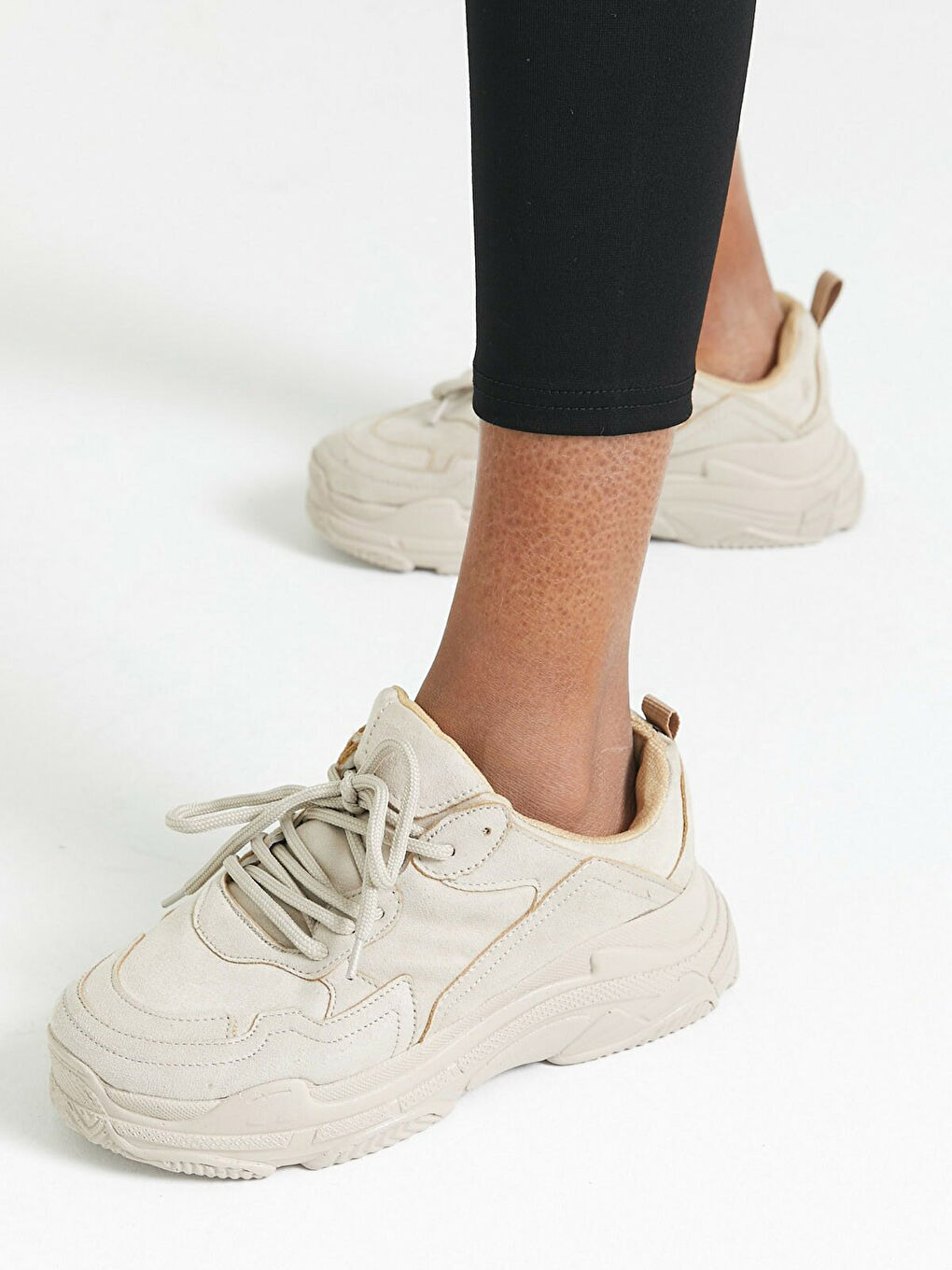 Bej Kalın Tabanlı Bağcıklı Kadın Aktif Spor Ayakkabı-1