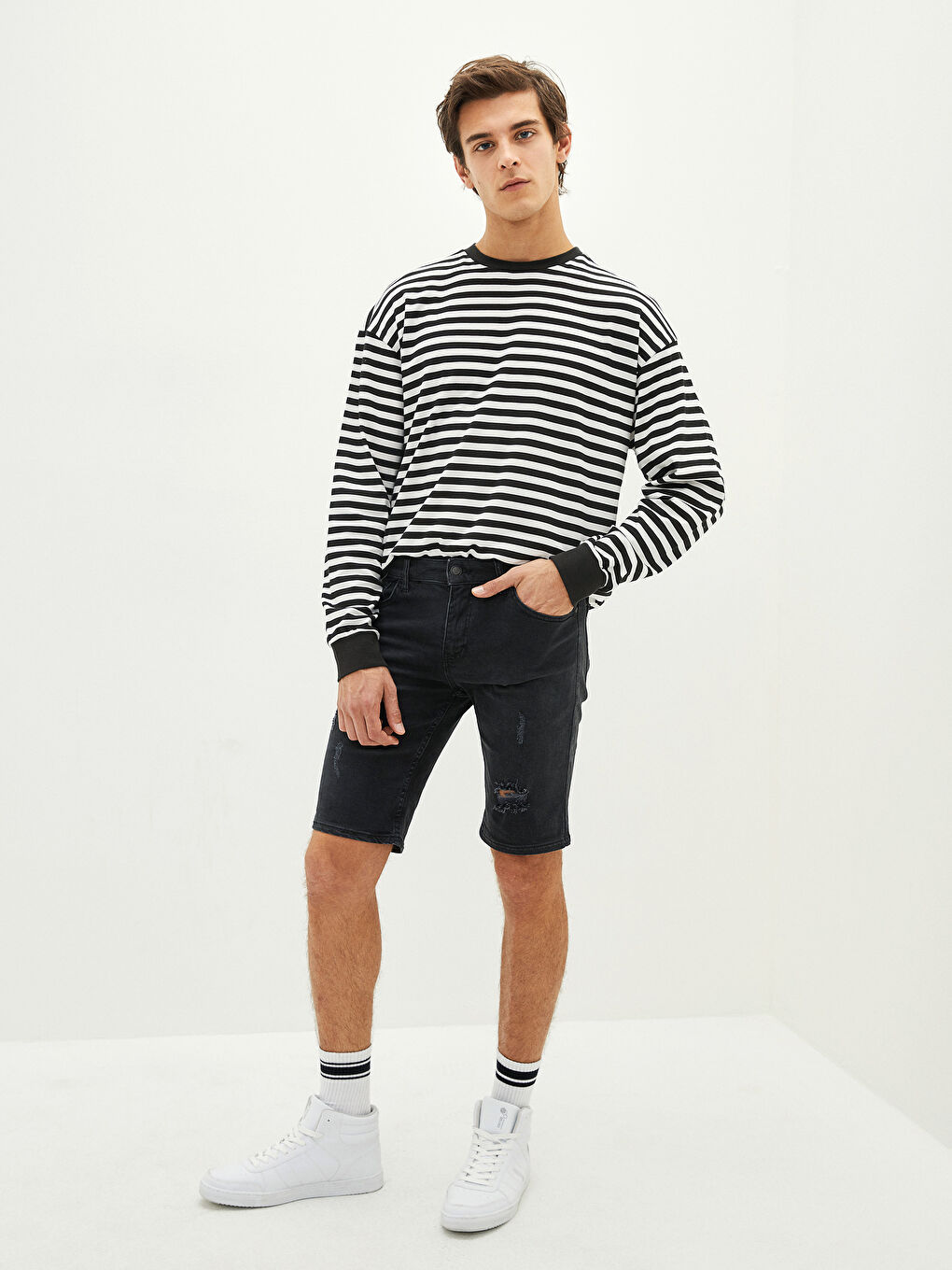 Siyah Dar Kalıp Erkek Jean Şort-1