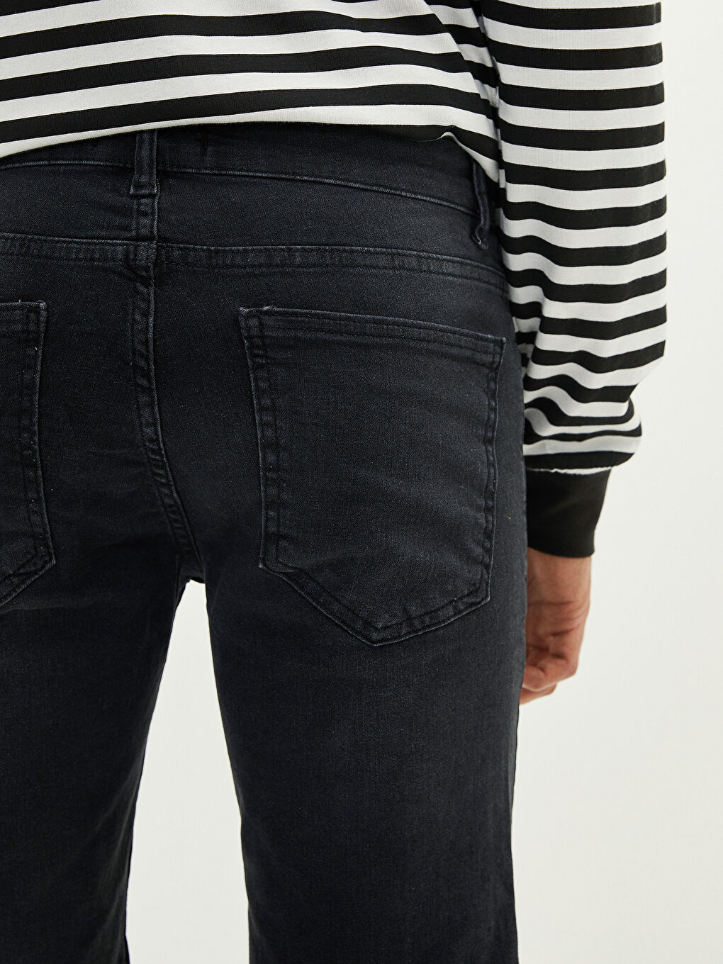 Siyah Dar Kalıp Erkek Jean Şort-4