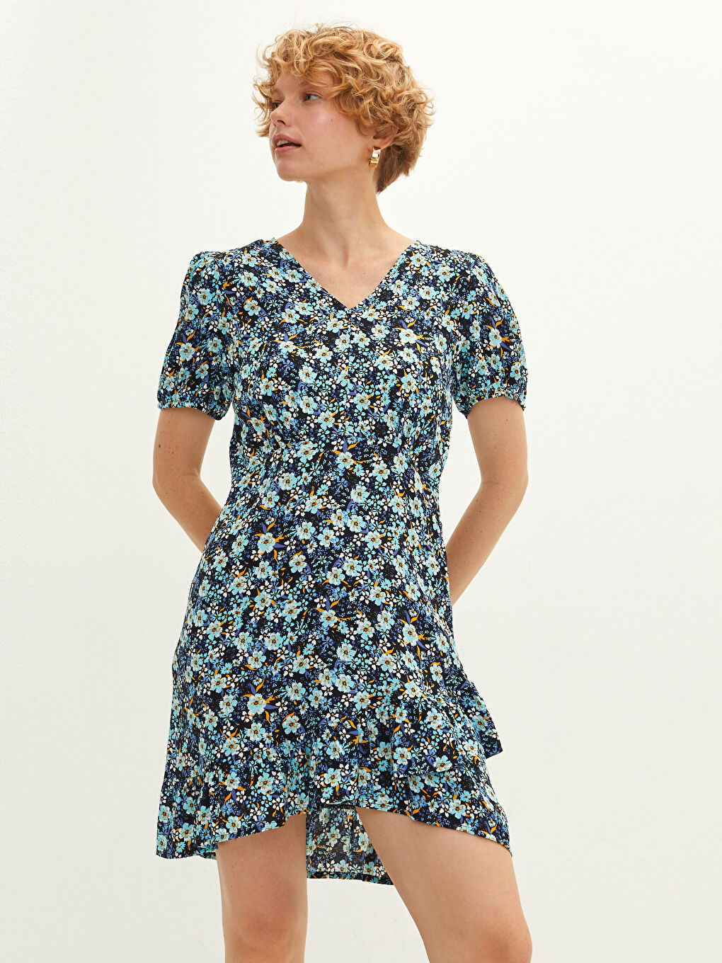 Mavi V Yaka Çiçekli Kısa Kollu Viskon Kadın Elbise
