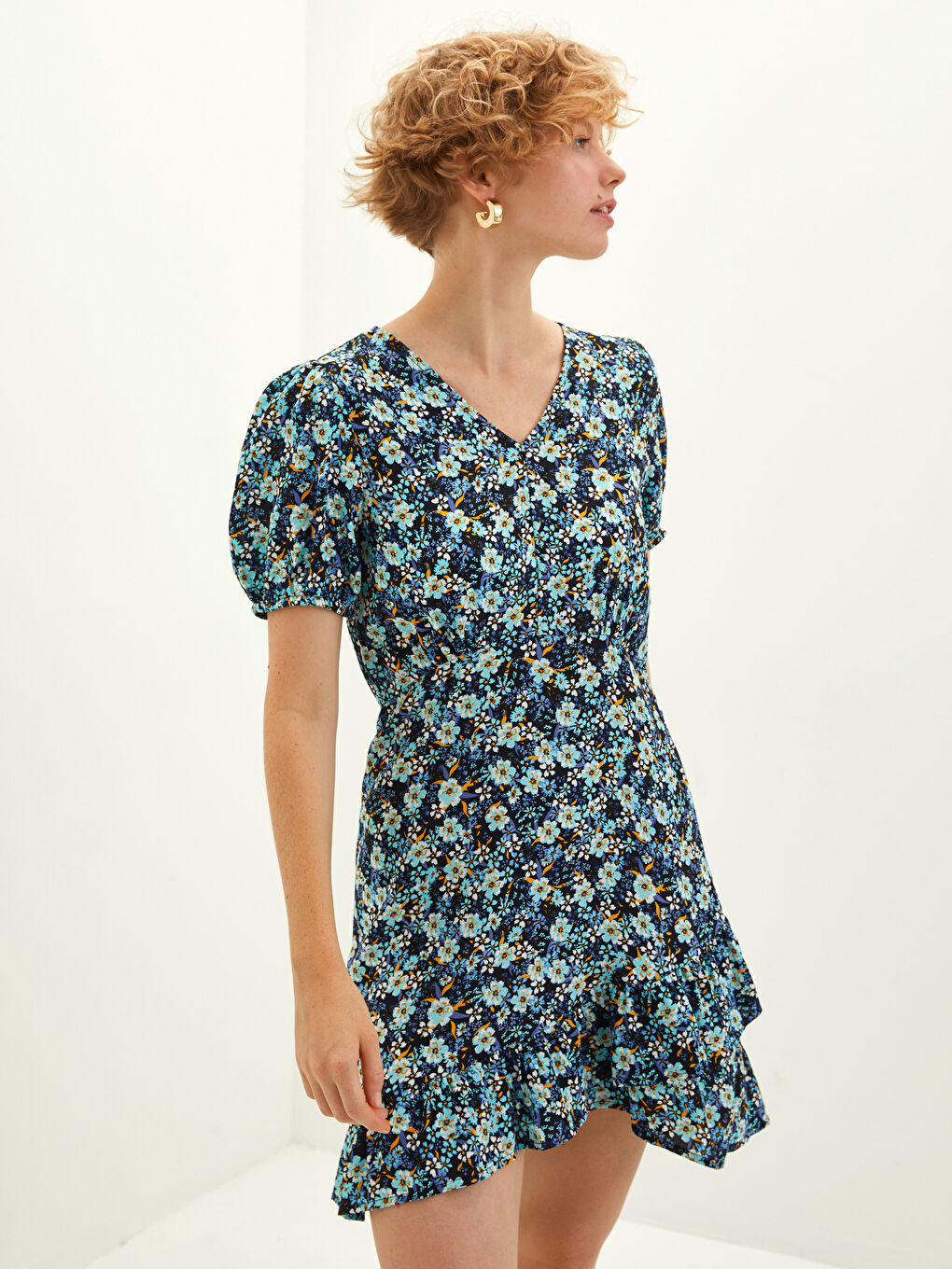 Mavi V Yaka Çiçekli Kısa Kollu Viskon Kadın Elbise-2