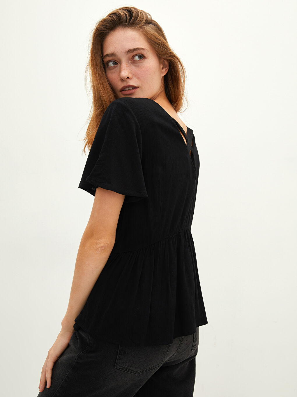 Siyah V Yaka Düz Kısa Kollu Kadın Bluz-3