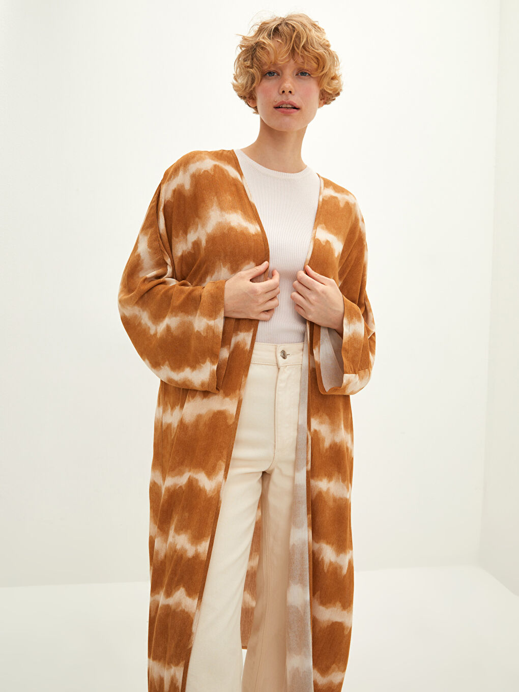 Kahverengi Şal Yaka Desenli Uzun Kollu Viskon Kadın Kimono-1