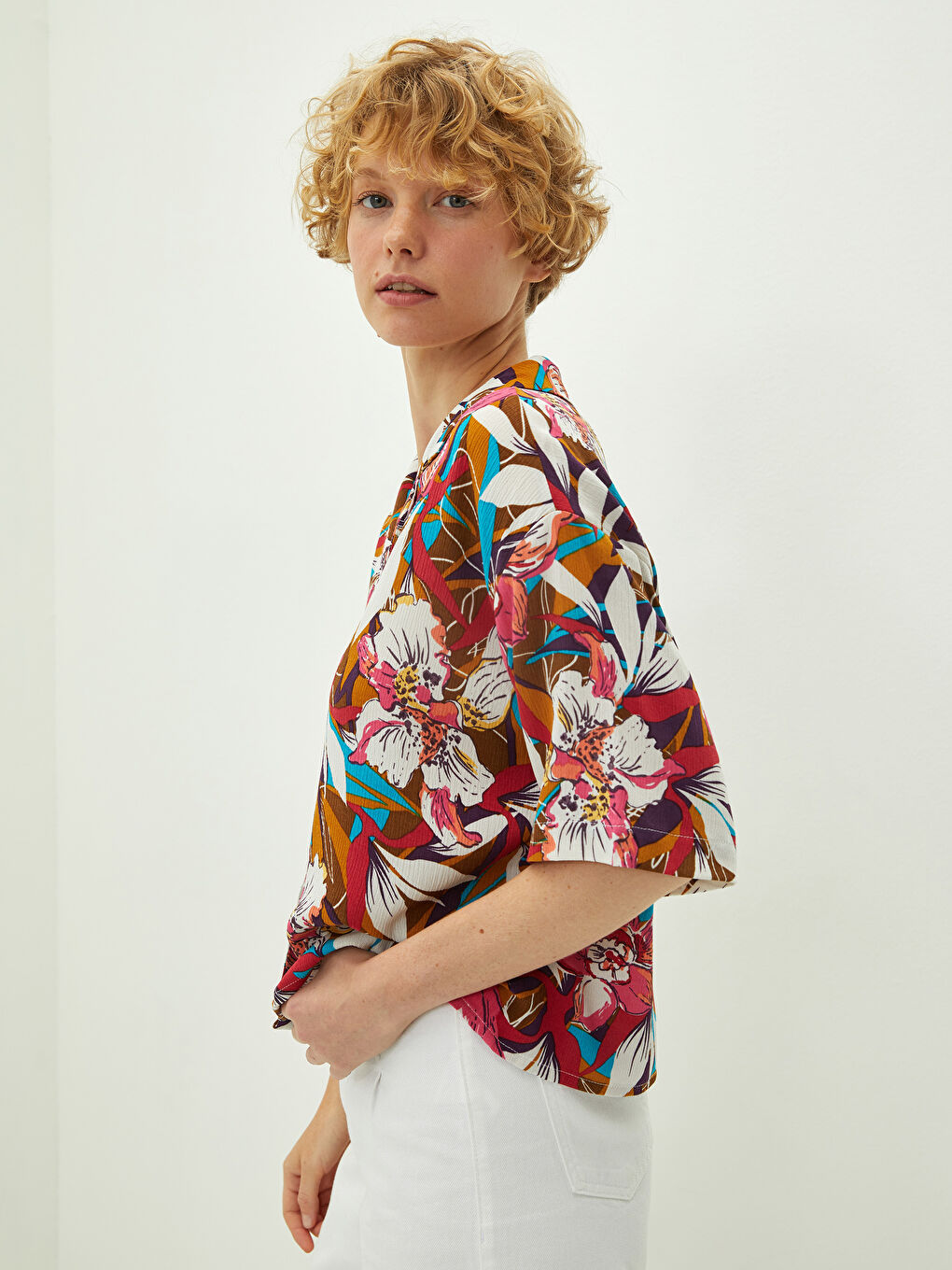 Shirt Collar Floral Short Sleeve Crinkle Fabric Women's Shirt-1