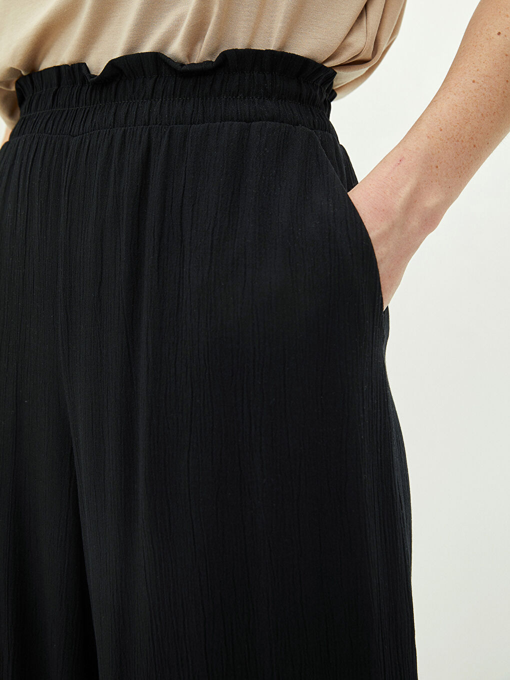 Панталони за Жени от Вискоза с Еластична Талия, Прави Крачоли и Детайлни Джобове-4