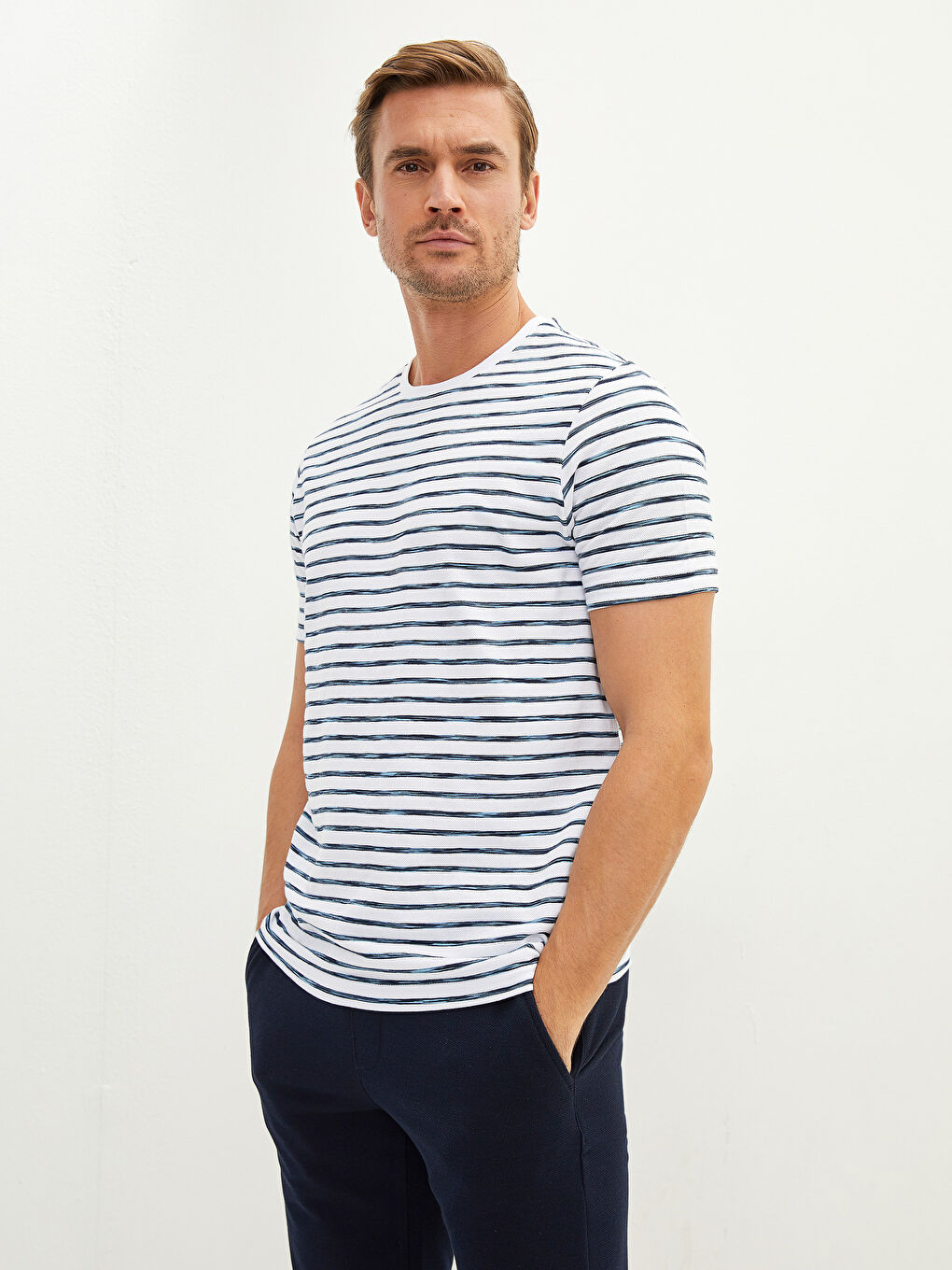 تي شيرت رجالي ياقة دائرية كم قصير مخطط جيرسي-1