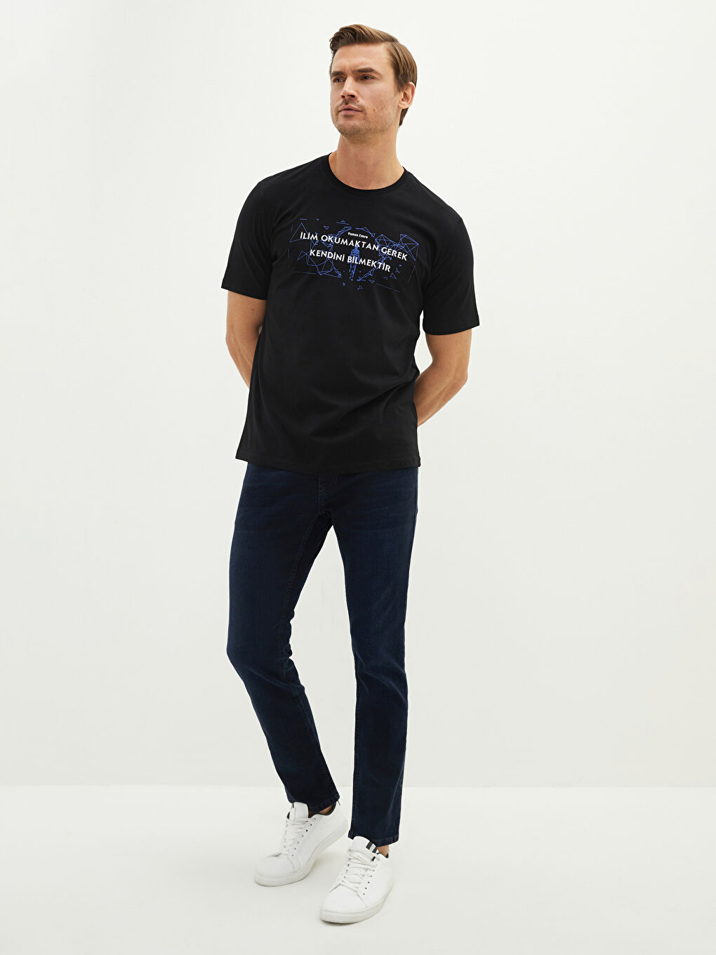 Siyah Bisiklet Yaka Kısa Kollu Yunus Emre Söz Baskılı Penye Erkek Tişört-2