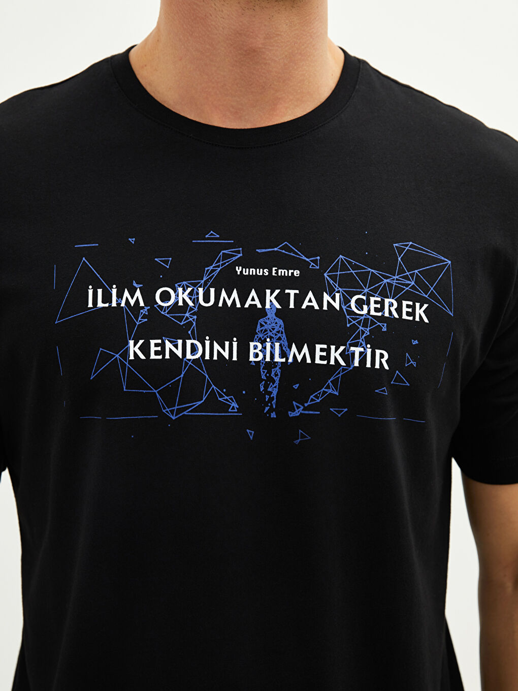 Siyah Bisiklet Yaka Kısa Kollu Yunus Emre Söz Baskılı Penye Erkek Tişört-3