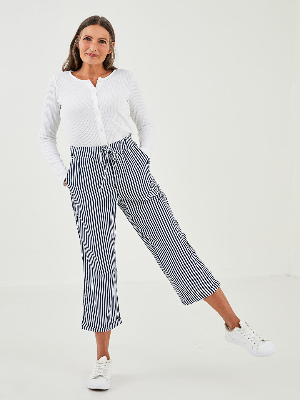 Elastic Waist Striped Pocket Detailed Belmando Fabric Women's Capri -S1MM48Z8-LGS