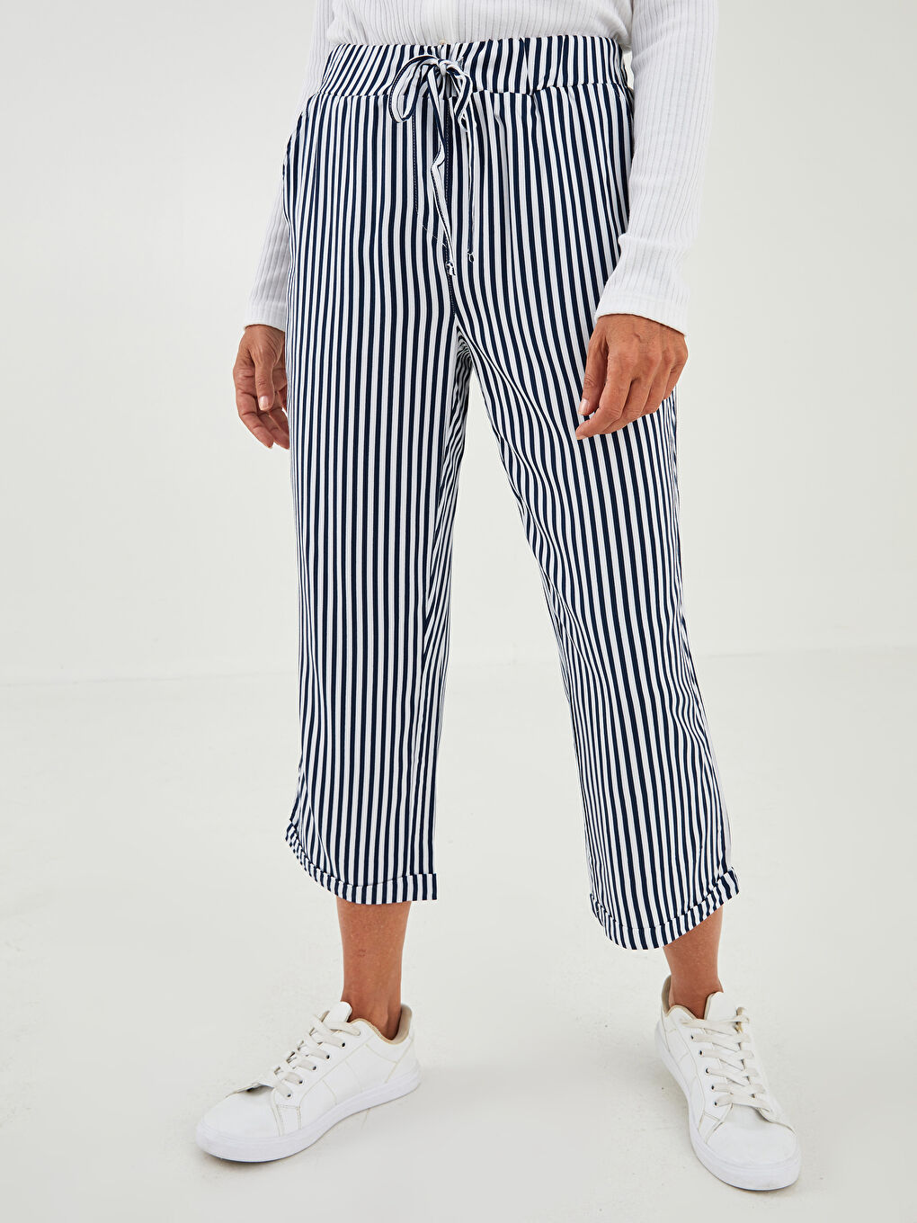 Elastic Waist Striped Pocket Detailed Belmando Fabric Women's Capri -S1MM48Z8-LGS