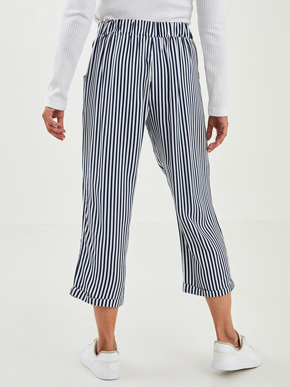 Elastic Waist Striped Pocket Detailed Belmando Fabric Women's Capri -S1MM48Z8-LGS