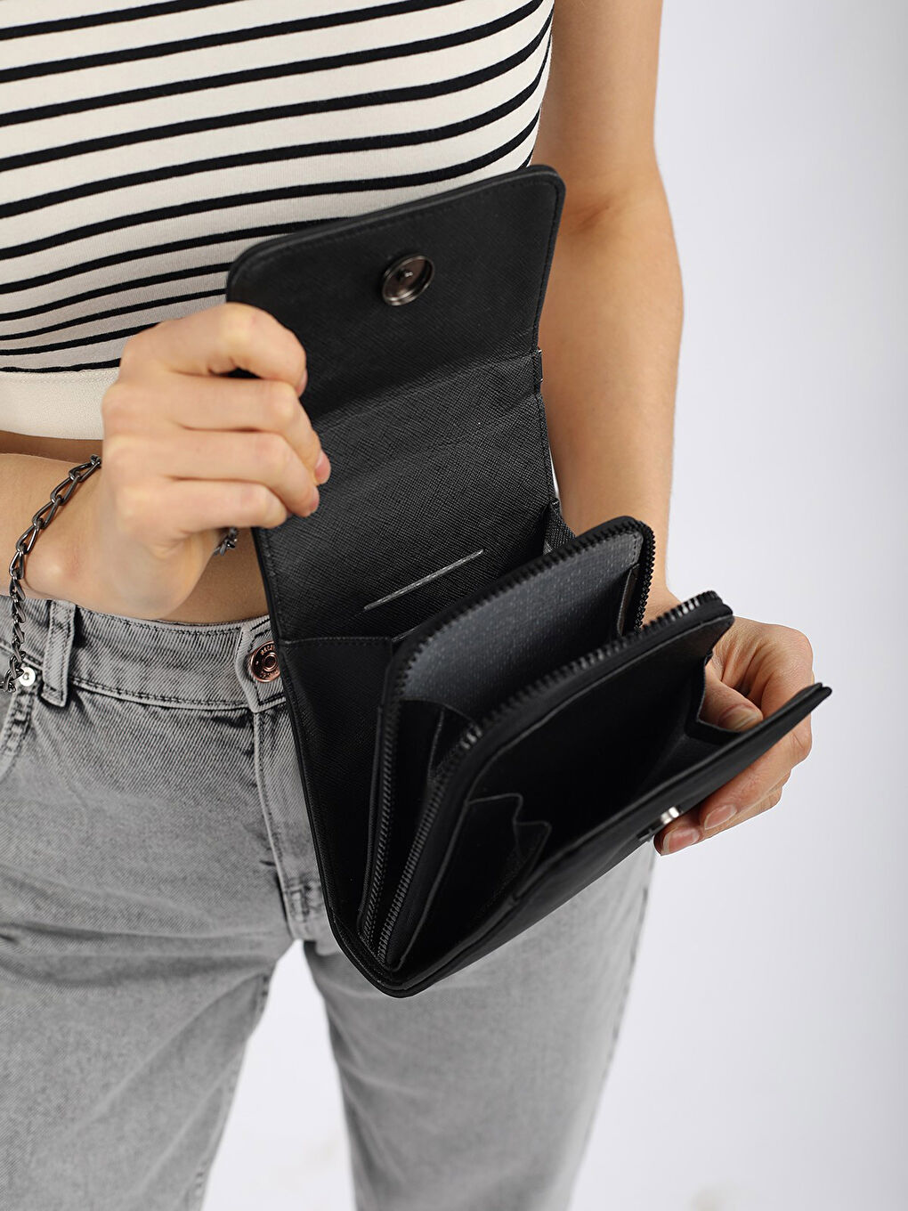 Siyah Cüzdan Bölmeli Çapraz Çanta-1