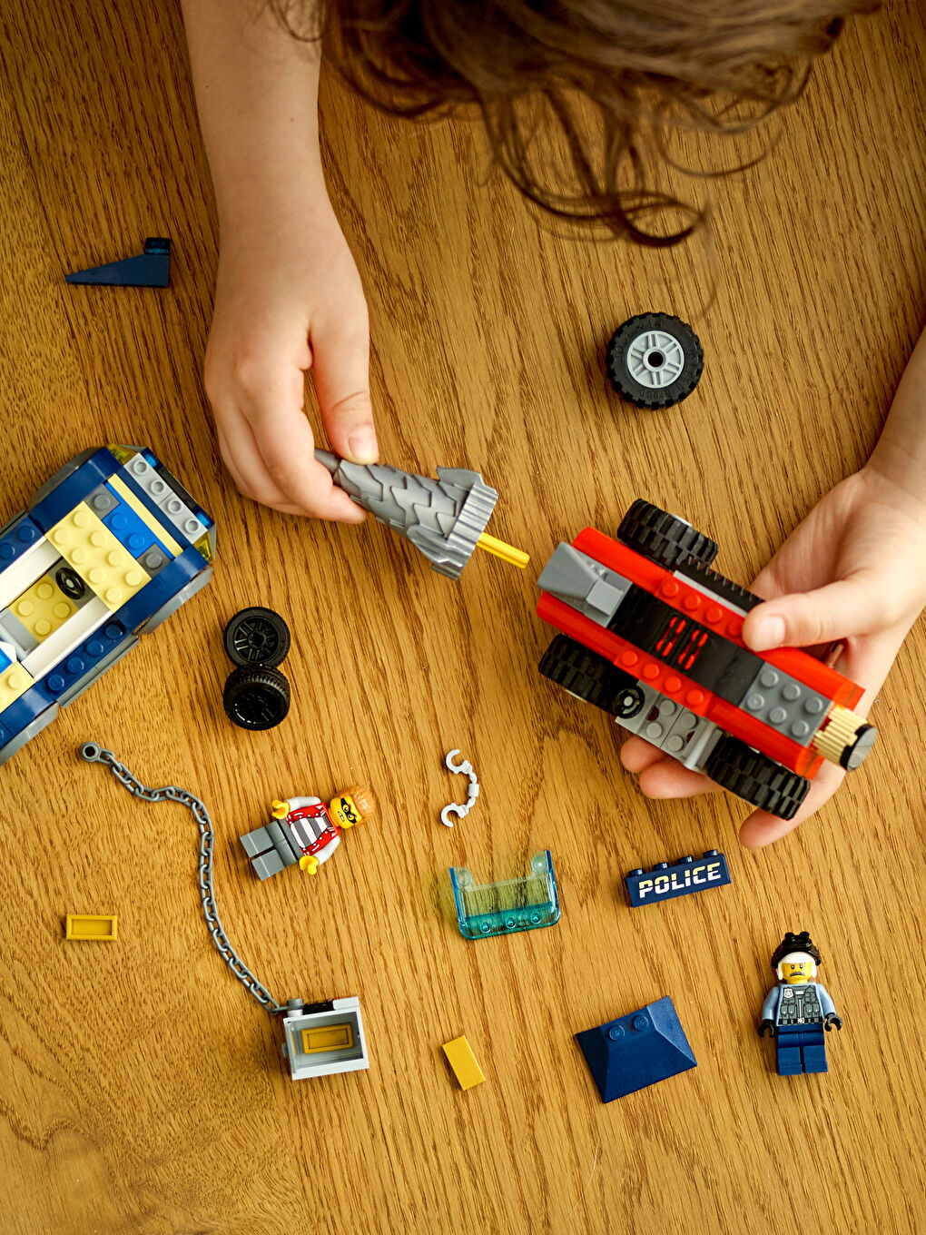 LEGO City Polis Delici Takibi Aracı-2