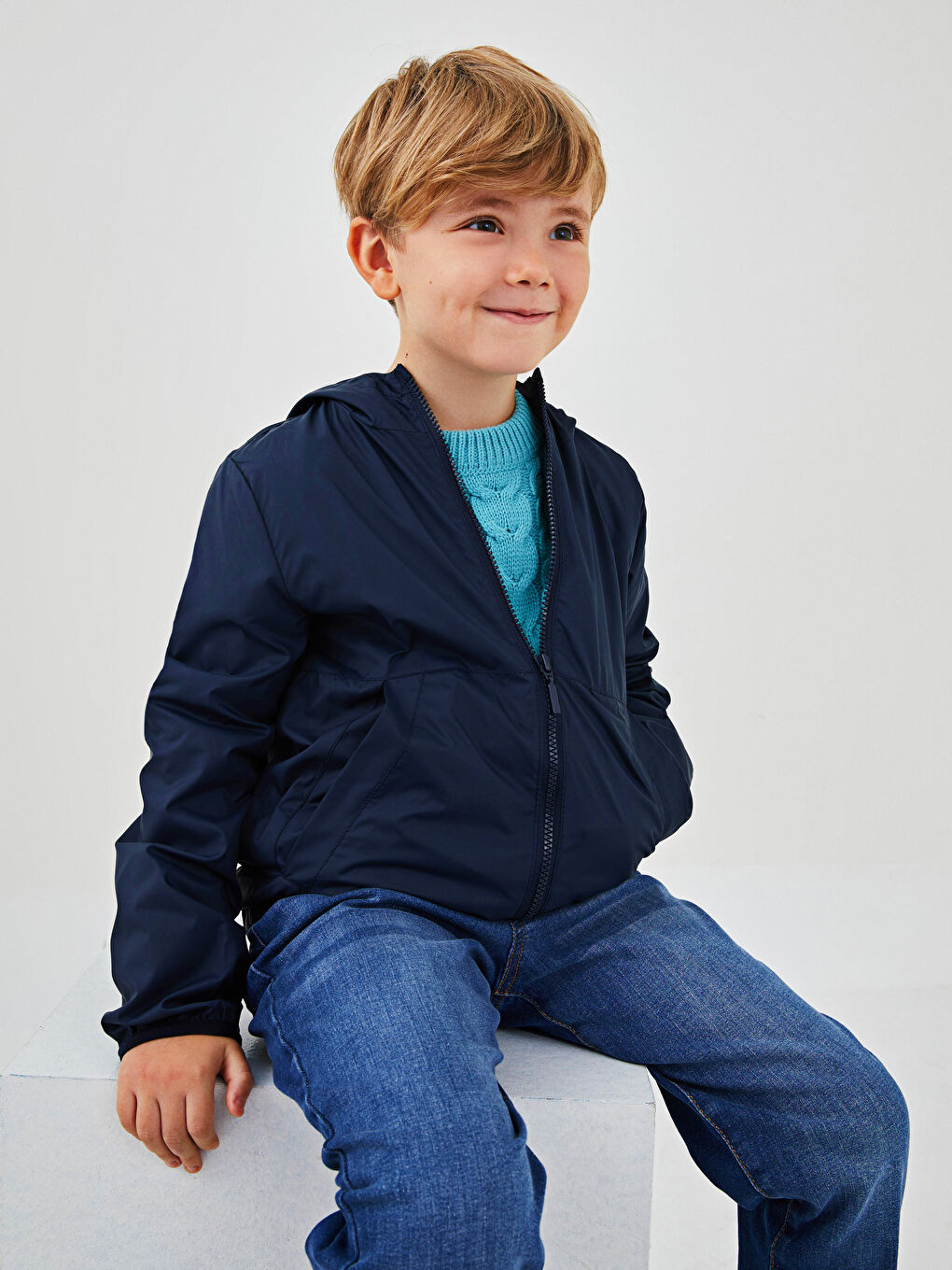Lacivert Kapüşonlu Erkek Çocuk İnce Yağmurluk