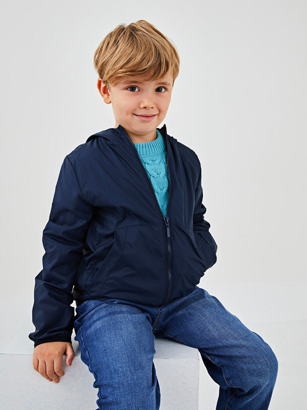 Lacivert Kapüşonlu Erkek Çocuk İnce Yağmurluk-1
