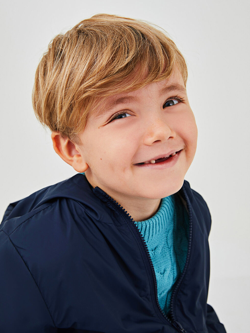 Lacivert Kapüşonlu Erkek Çocuk İnce Yağmurluk-3