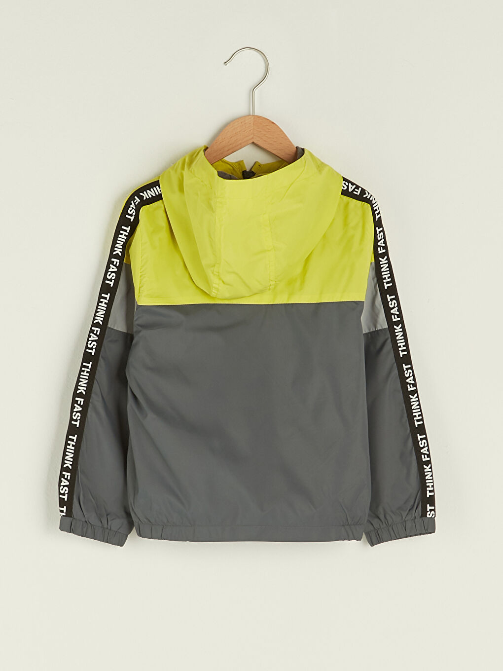 Тонкий дождевик для мальчика с капюшоном и отражающими деталями-1