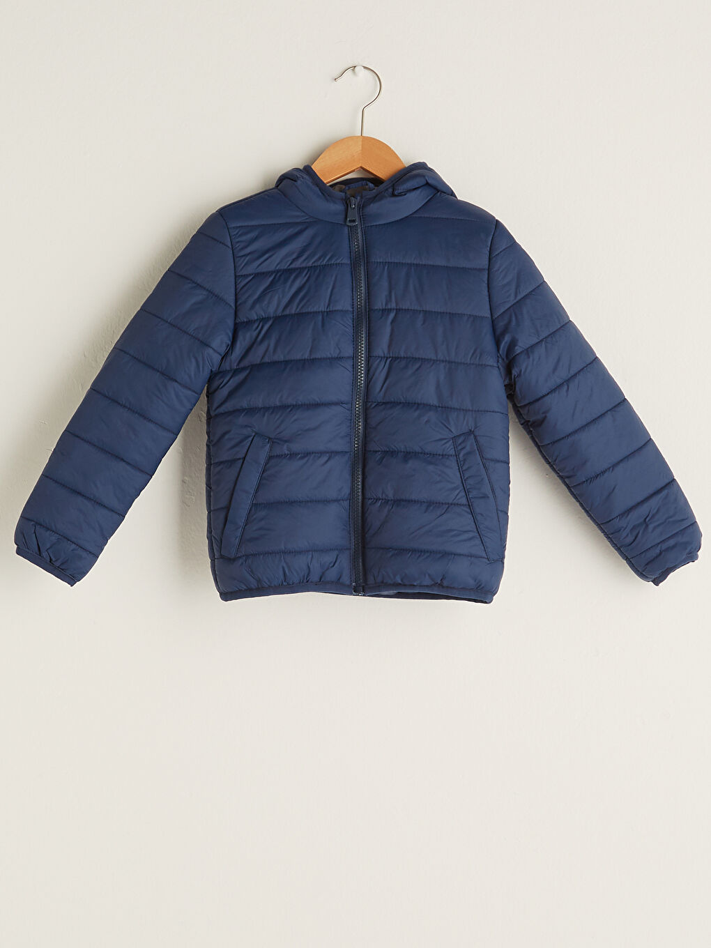 Lacivert Kapüşonlu Erkek Çocuk Şişme Mont