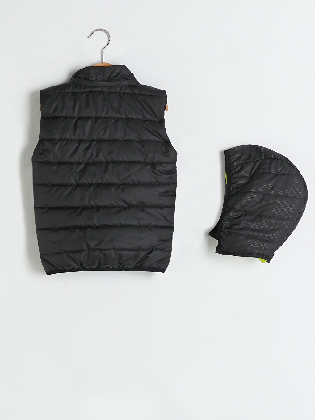 Siyah Kapüşonlu Kalın Erkek Çocuk Şişme Yelek-1