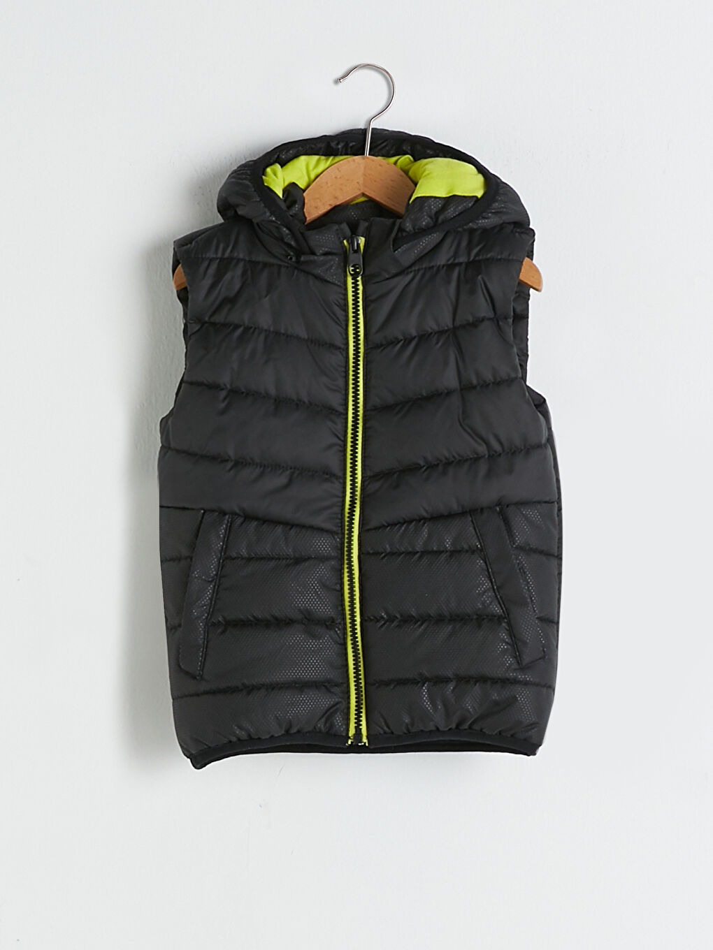 Siyah Kapüşonlu Kalın Erkek Çocuk Şişme Yelek