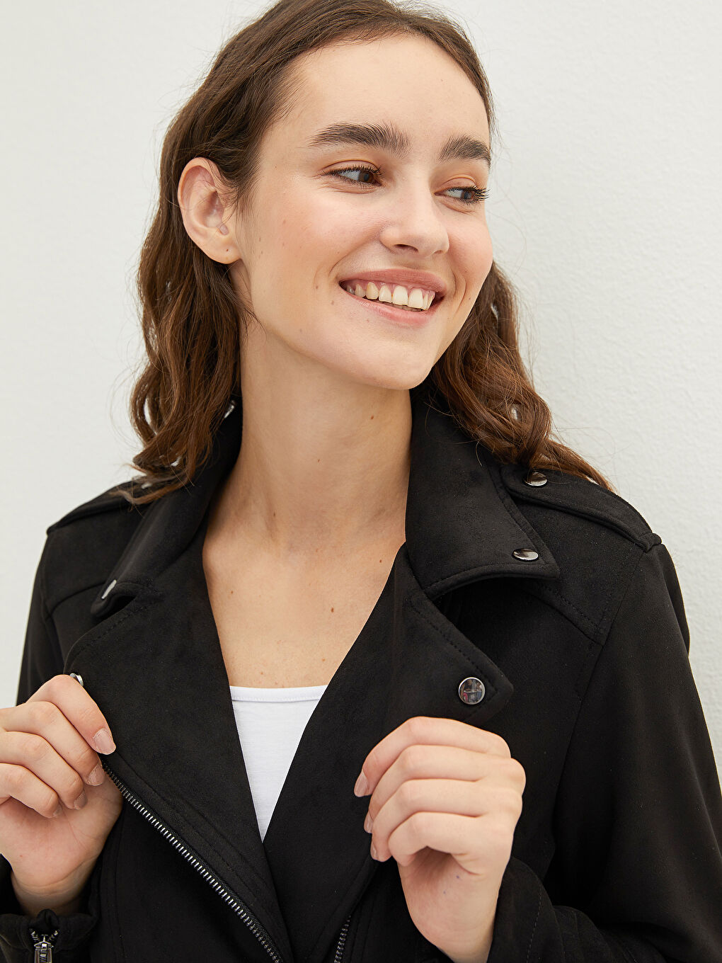 Siyah Biker Yaka Düz Fermuarlı Uzun Kollu Süet Kadın Mont-2