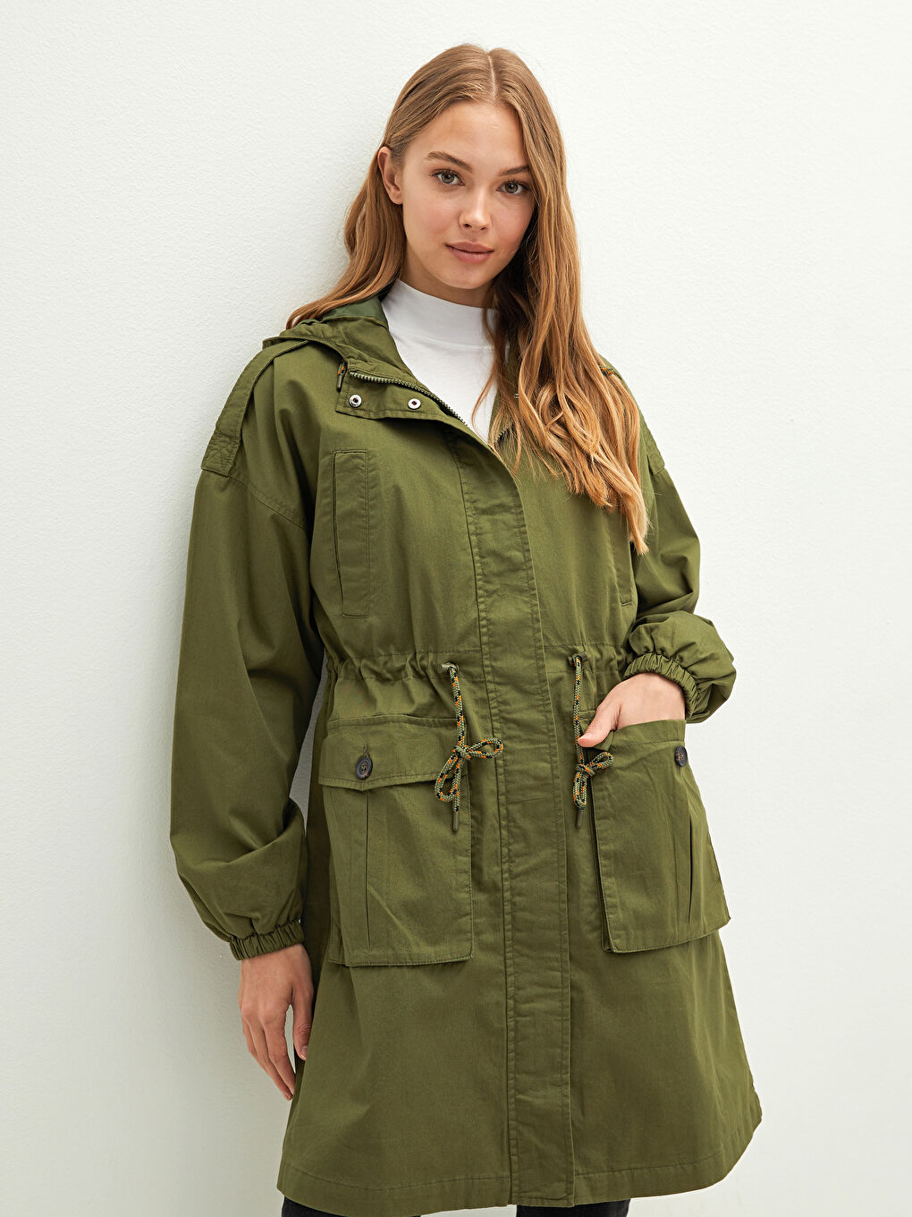 Parka Pour Femmes Surdimensionné Uni À Capuche Et Manches Longues Avec Poches