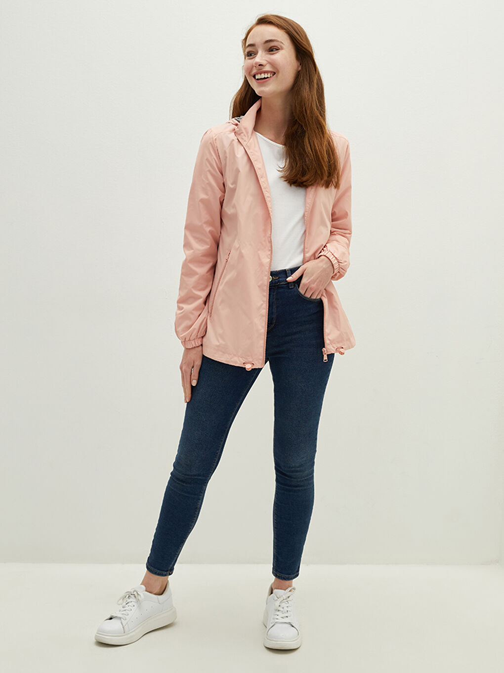 Әйелдерге арналған капюшонды жағалы стандартты пішім ұзын жеңді найзағайлы жаңбырға арналған күрте-3