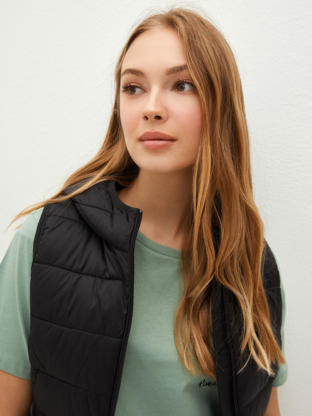 Hooded Collar Straight Sleeveless Zipper Closure Women's Inflatable Vest-2