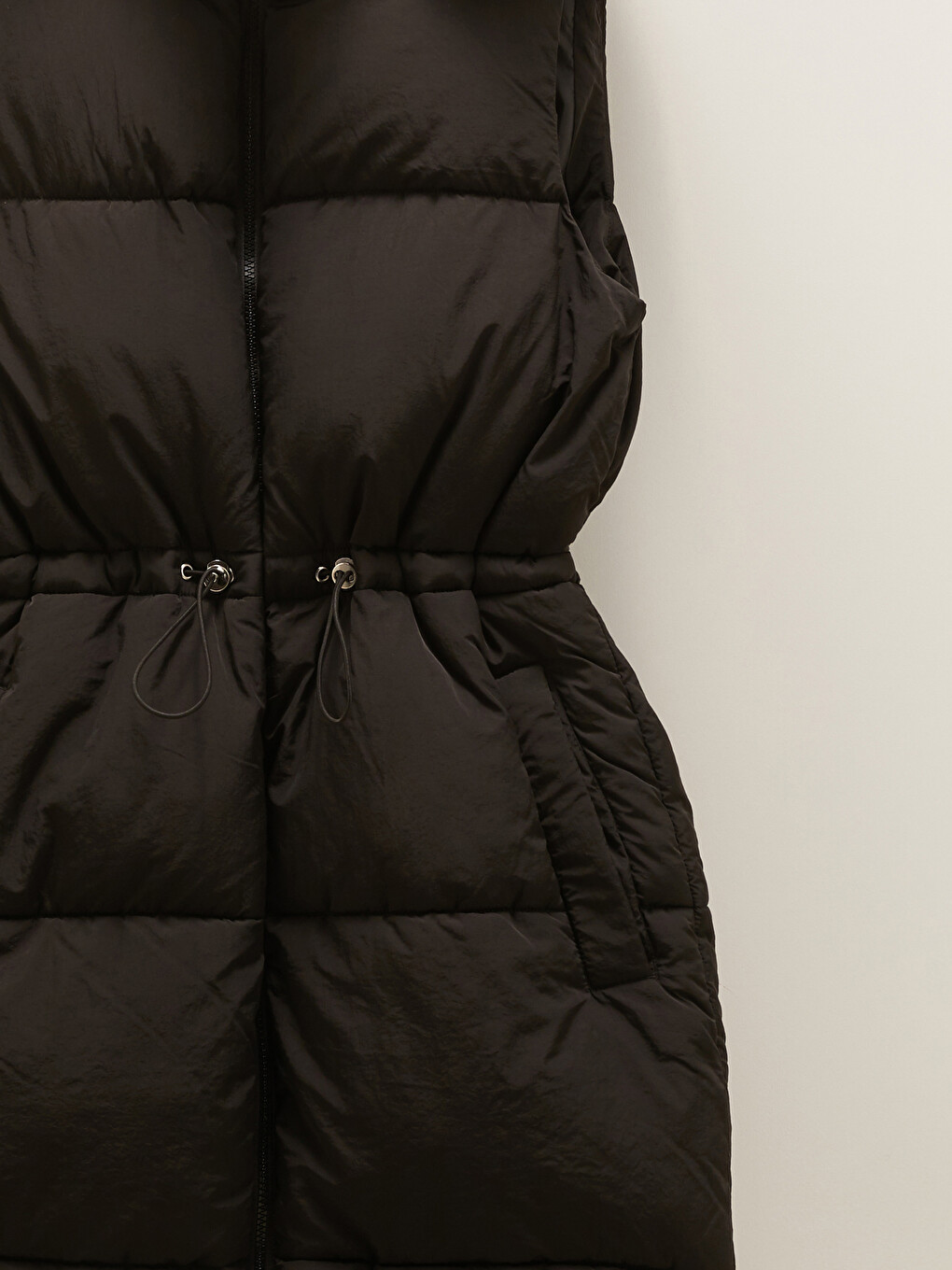 Hooded Collar Regular Sleeveless Pocket Detailed Women's Down Vest-2