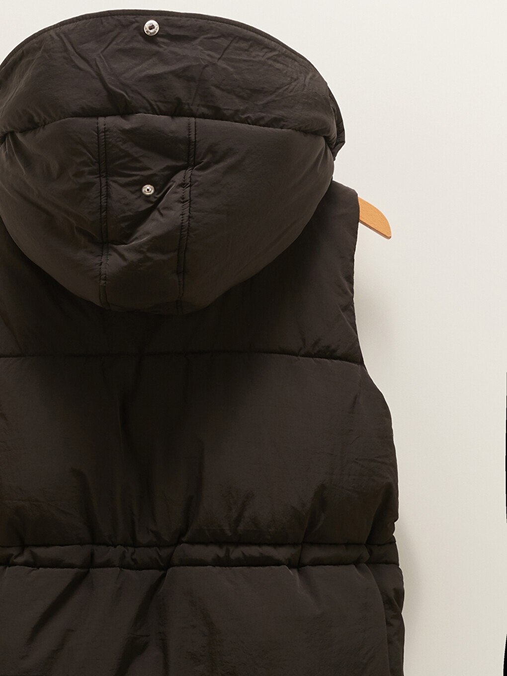 Hooded Collar Regular Sleeveless Pocket Detailed Women's Down Vest-3