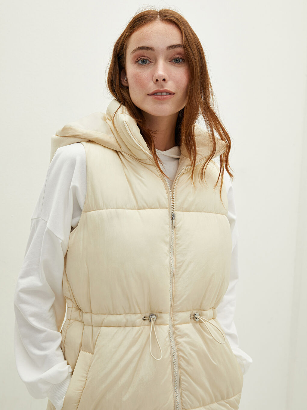 Hooded Collar Regular Sleeveless Pocket Detailed Women's Down Vest-3