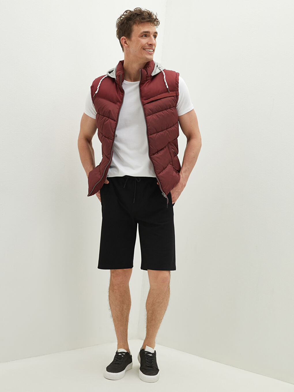 Жилет Мужской Дутый Слим С Капюшоном-3