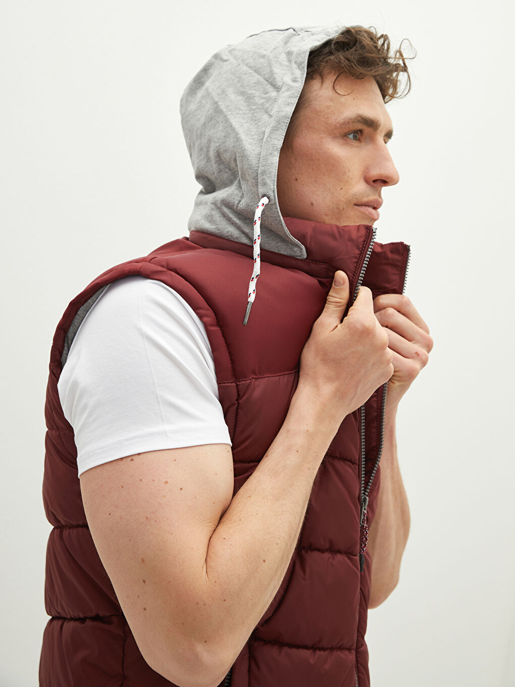 Жилет Мужской Дутый Слим С Капюшоном-6