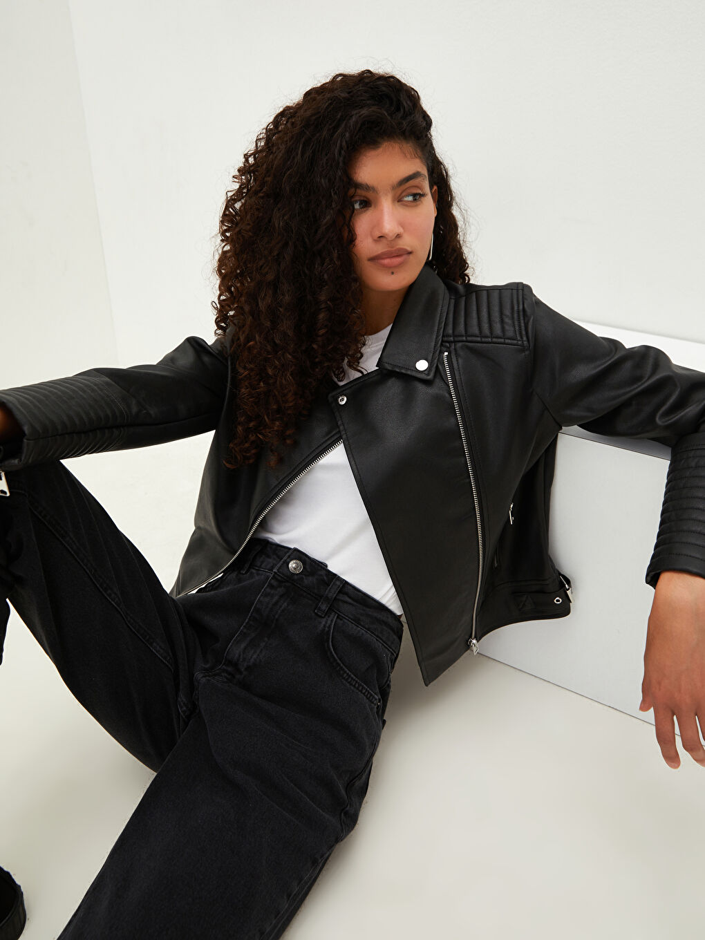 Geacă din piele ecologică cu guler biker, fermoar drept, mânecă lungă, slim pentru femei