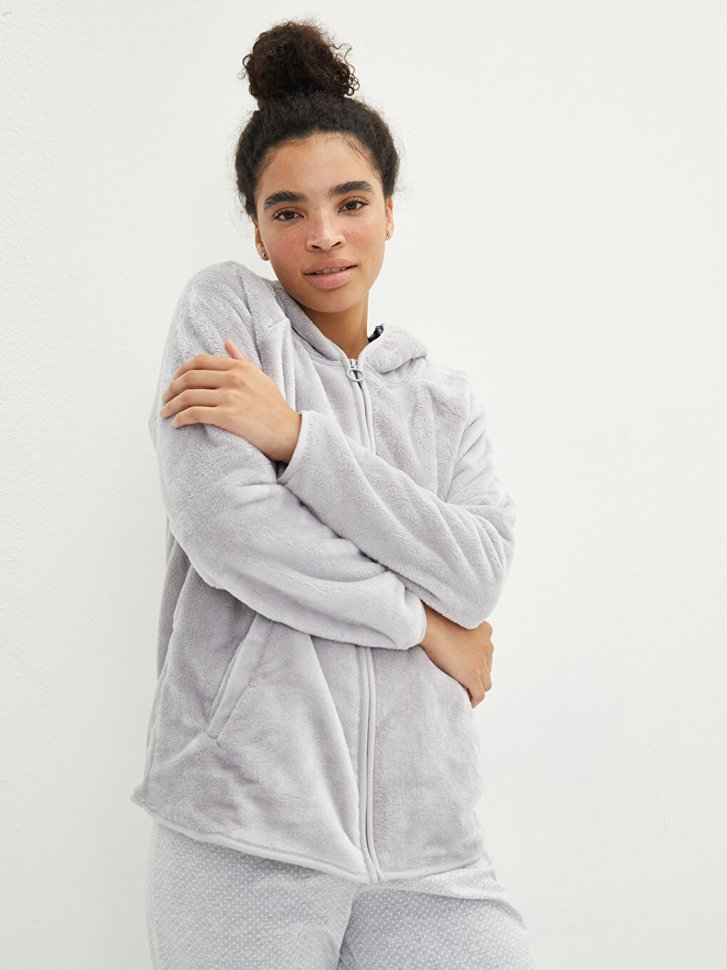 LCW DREAM Women's Plush Pajama Top With Hood Collar Plain Long Sleeve Pocket Detailed -W10105Z8-CT3