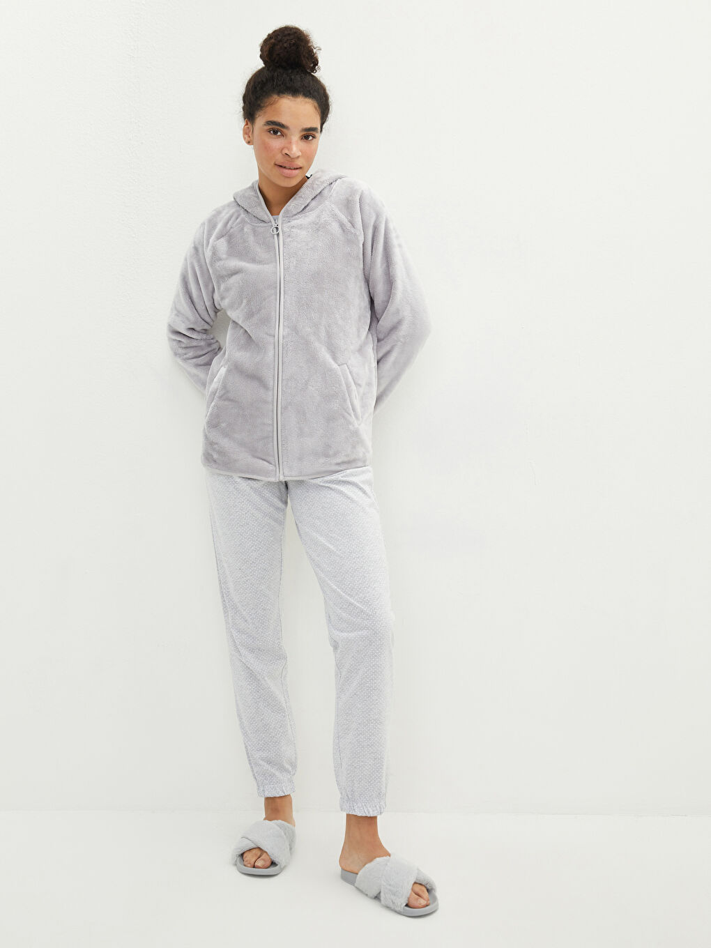 LCW DREAM Women's Plush Pajama Top With Hood Collar Plain Long Sleeve Pocket Detailed -W10105Z8-CT3