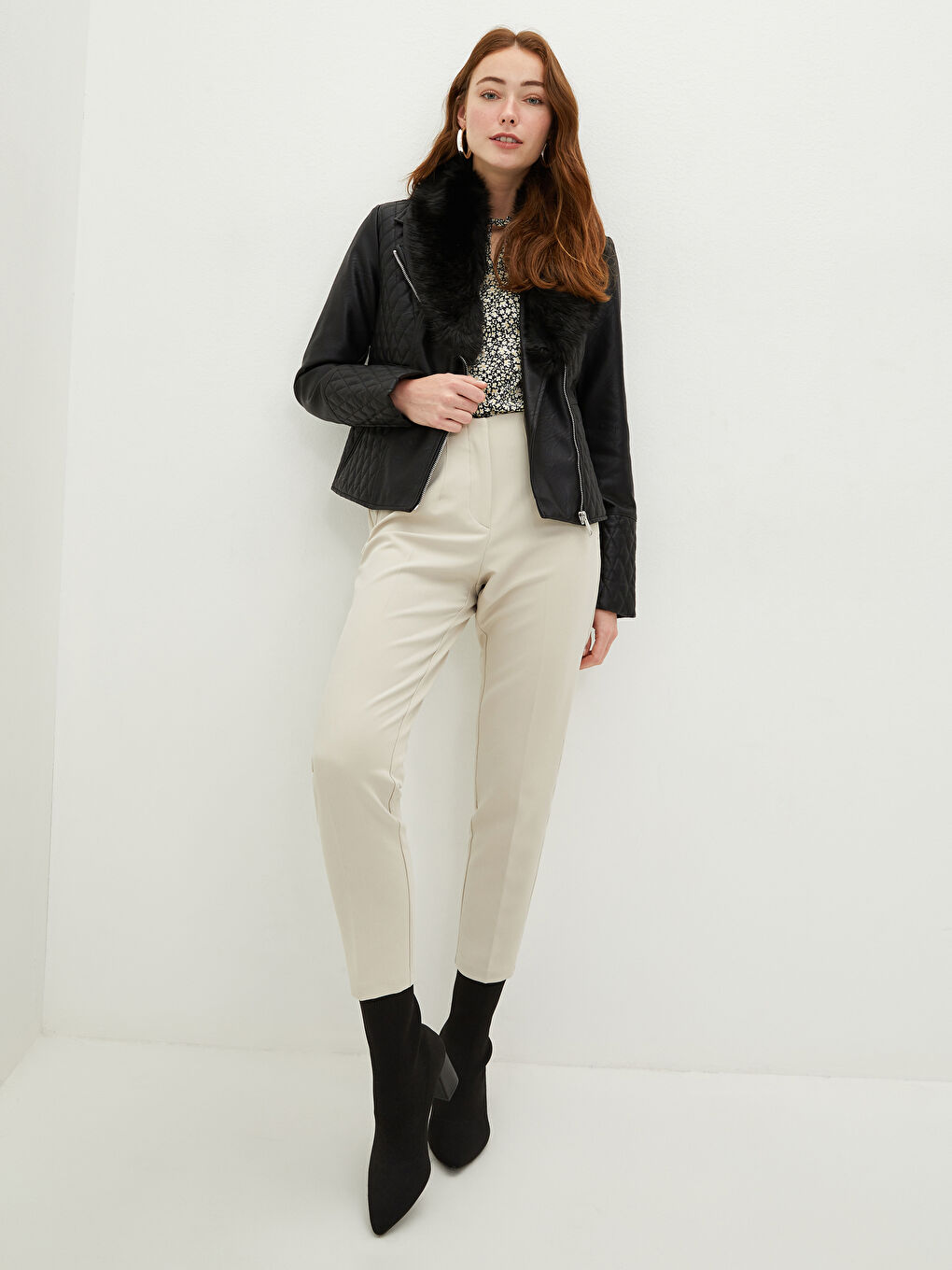 Siyah Gömlek Yaka Kapitone Desenli Kürk Detaylı Uzun Kollu İnce Kadın Deri Görünümlü Mont-3