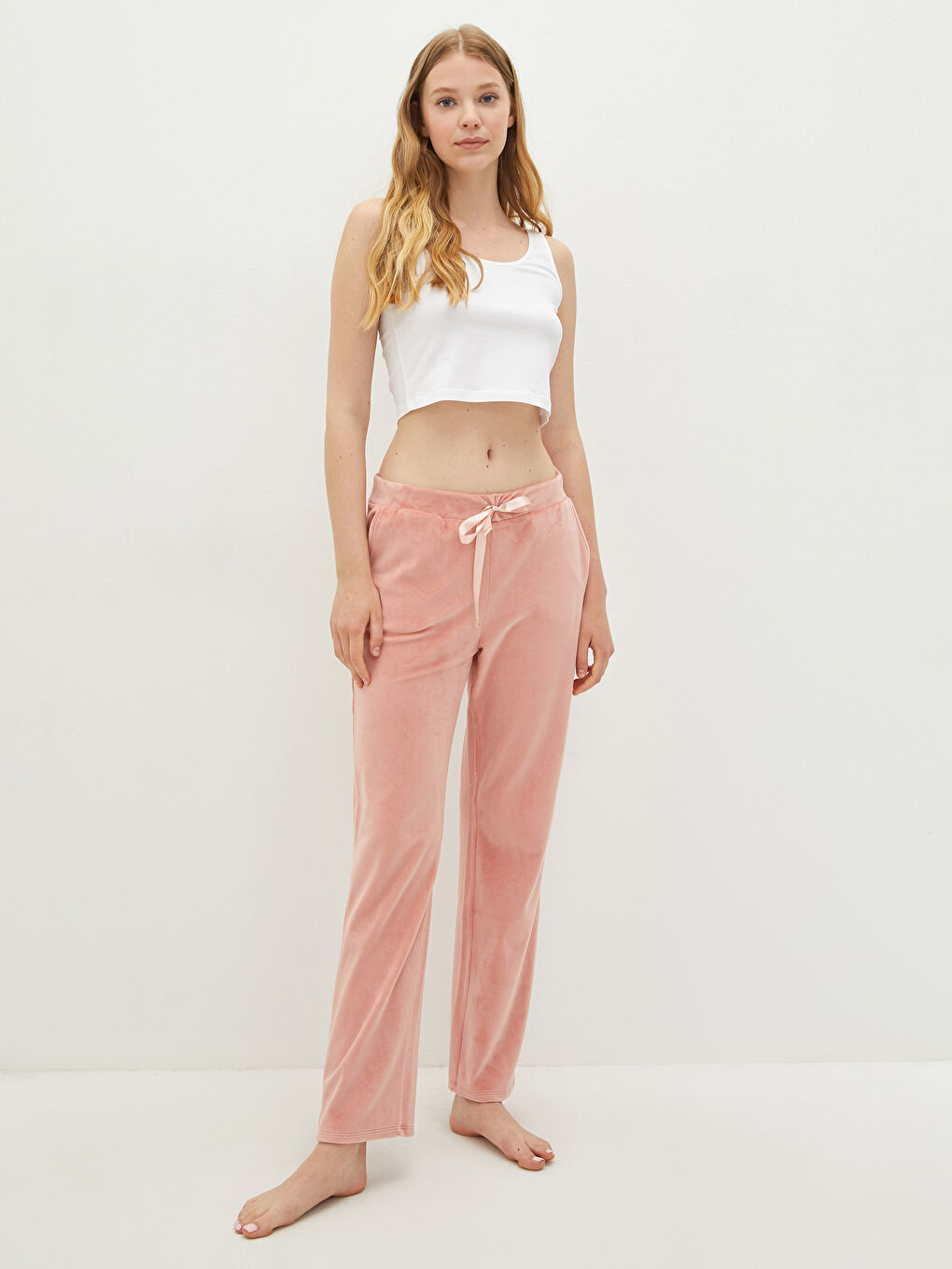 قيعان بيجامة قطيفة للسيدات بخصر مرن وجيوب بتفاصيل عادية