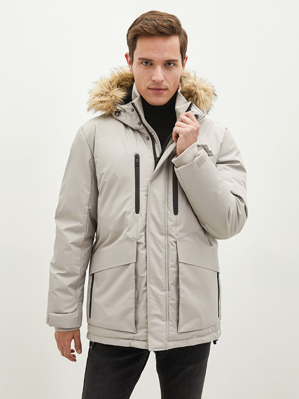 Schlank Geschnittener Dicker Herrenmantel mit Fellkapuze-2